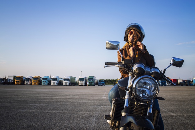 Que mettre dans son sac à dos pour un road trip moto ?